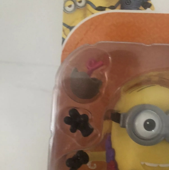 Despicable Me 3 Build a Minion Dave/Stewart Action Figure - Picture 7 of 9